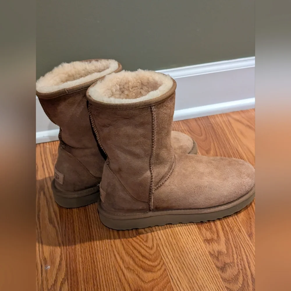 UGG Classic Short II